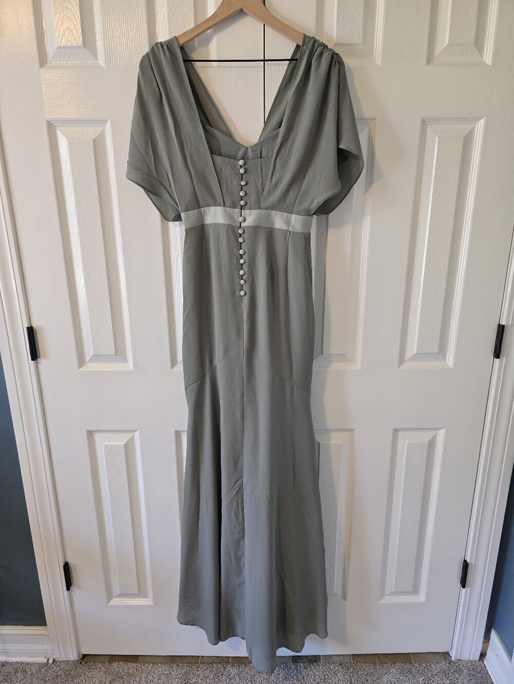 Elegant Sage Green Button-Front Maxi Dress